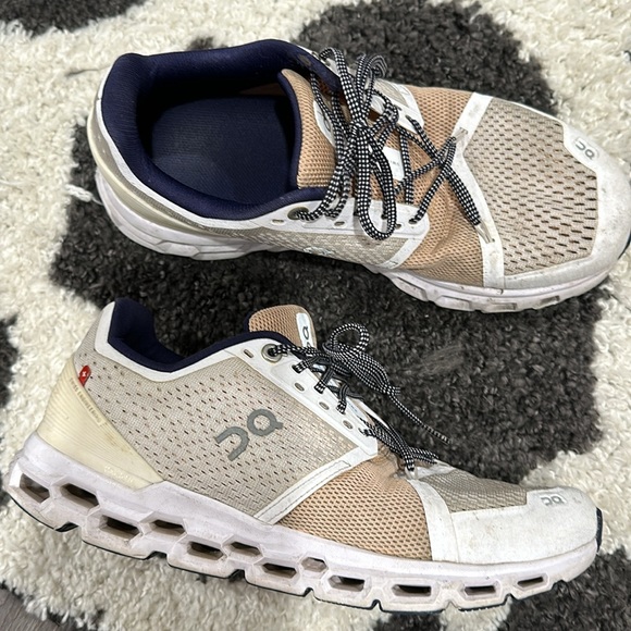 On clouds - Picture 2 of 5